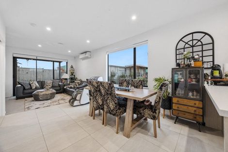 Photo of property in 25 Orona Place, Takanini, 2112