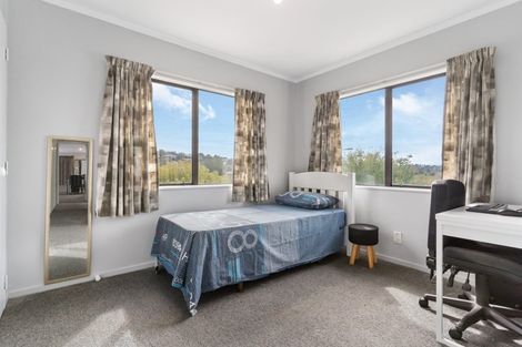 Photo of property in 64 Trias Road, Totara Vale, Auckland, 0629