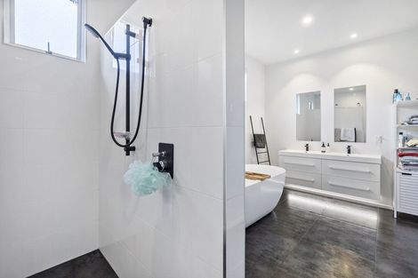 Photo of property in 8 Morrow Avenue, St Andrews, Hamilton, 3200