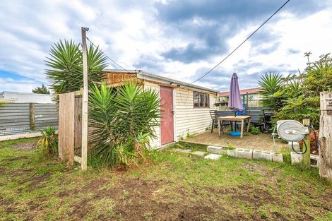 Photo of property in 51 Kowhai Street, Castlecliff, Whanganui, 4501