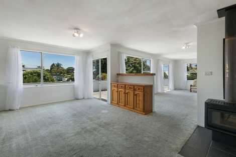 Photo of property in 17 Athenree Road, Athenree, Katikati, 3177
