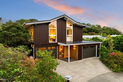 Photo of property in 5 Christina Grove, Normandale, Lower Hutt, 5010