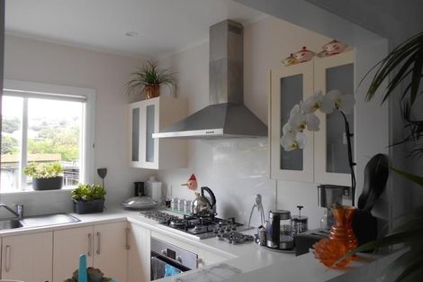 Photo of property in 53 Creswick Terrace, Northland, Wellington, 6012