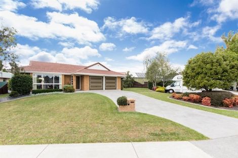 Photo of property in 2/35 Headcorn Place, Botany Downs, Auckland, 2010