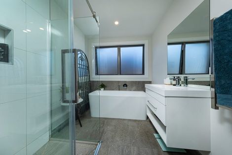 Photo of property in 15 Landsborough Lane, Wanaka, 9305