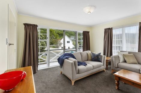 Photo of property in 4 Greyfriars Crescent, Tawa, Wellington, 5028