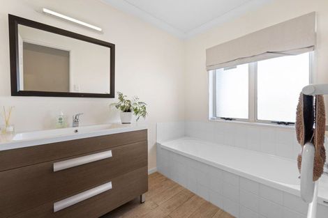 Photo of property in 1/15 Penruddocke Road, Half Moon Bay, Auckland, 2012