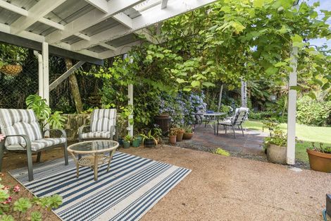 Photo of property in 44 Turanga Road, Henderson Valley, Auckland, 0612