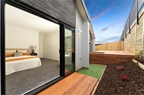 Photo of property in 32 Streamview Way, Long Bay, 0792