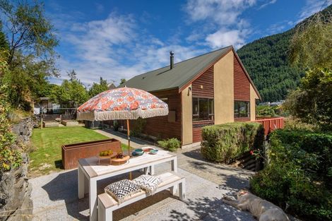 Photo of property in 3 Mackinnon Terrace, Sunshine Bay, Queenstown, 9300