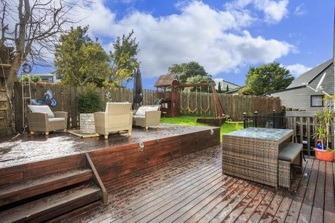 Photo of property in 1/28 Glen Vista Place, Bayview, Auckland, 0629