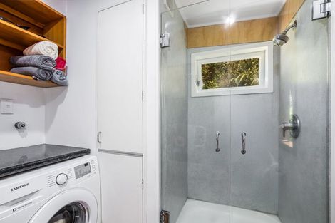 Photo of property in 21 Ferry Road, Days Bay, Lower Hutt, 5013