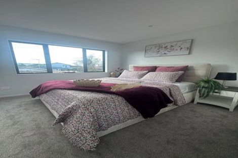 Photo of property in 44 Challen Close, Conifer Grove, Takanini, 2112