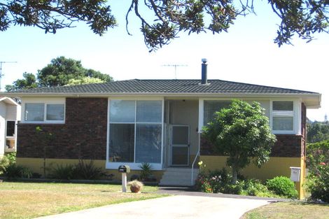 Photo of property in 2/8 Folkestone Street, Murrays Bay, Auckland, 0630