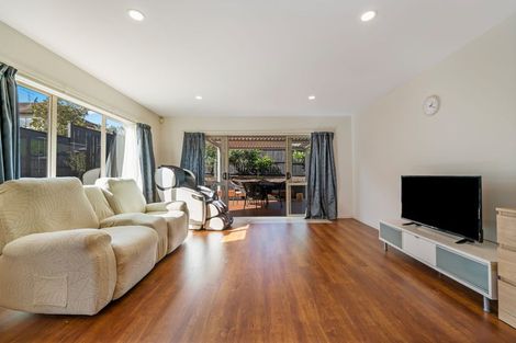 Photo of property in 11 Kouras Place, Flat Bush, Auckland, 2016