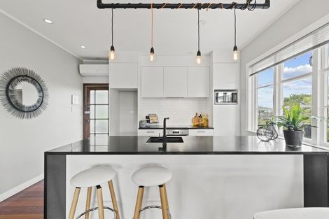 Photo of property in 1/2 Varlene Terrace, Forrest Hill, Auckland, 0620