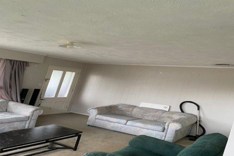 Photo of property in 2/199 Henderson Valley Road, Henderson, Auckland, 0612