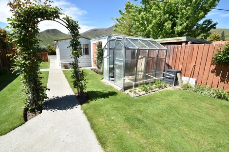 Photo of property in 10 Benmore Place, Omarama, 9412