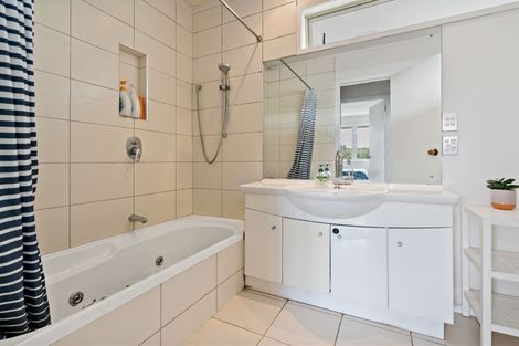 Photo of property in 8 Tawa Place, Waiuku, 2123