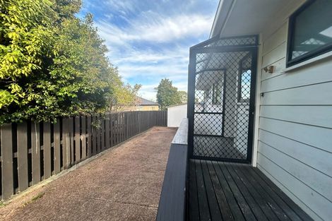 Photo of property in 17 Tomintoul Place, Highland Park, Auckland, 2010