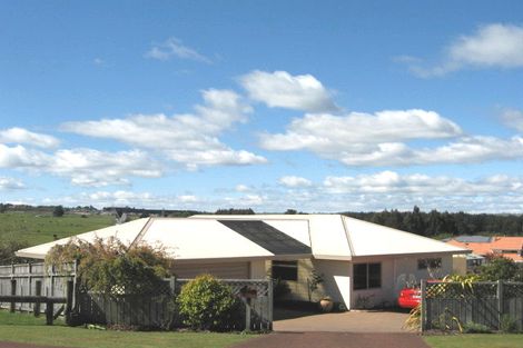 Photo of property in 13 Dorothy Drive, Acacia Bay, Taupo, 3330