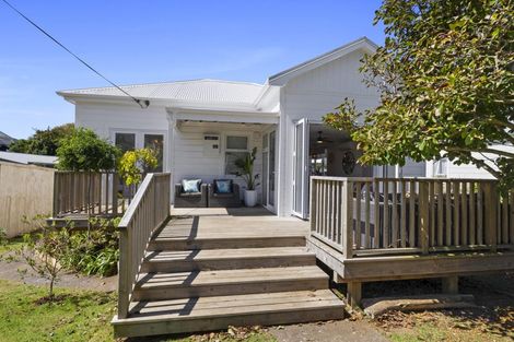 Photo of property in 7 Belt Road, Moturoa, New Plymouth, 4310