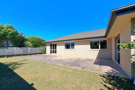 Photo of property in 15 Murray Becroft Avenue, Henderson Valley, Auckland, 0612