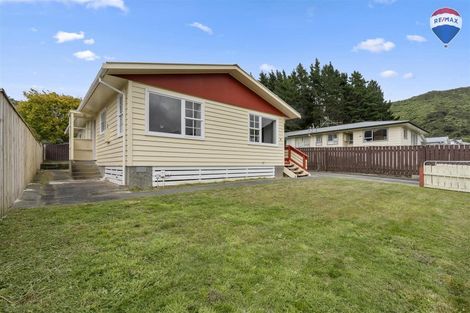 Photo of property in 33 Stockdale Street, Wainuiomata, Lower Hutt, 5014