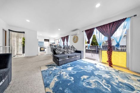 Photo of property in 1 Gibbons Road, Weymouth, Auckland, 2103