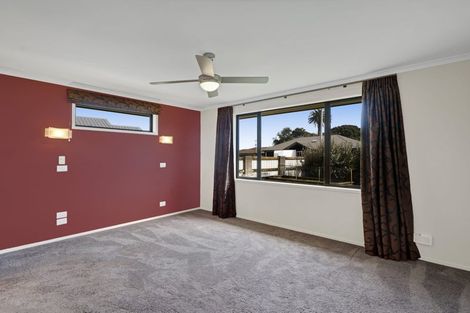 Photo of property in 2 Rawiri Drive, Bell Block, New Plymouth, 4312