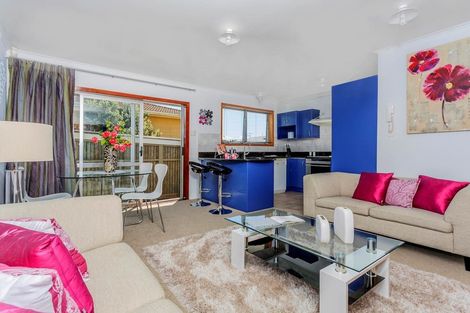 Photo of property in 1/38 Akoranga Drive, Northcote, Auckland, 0627