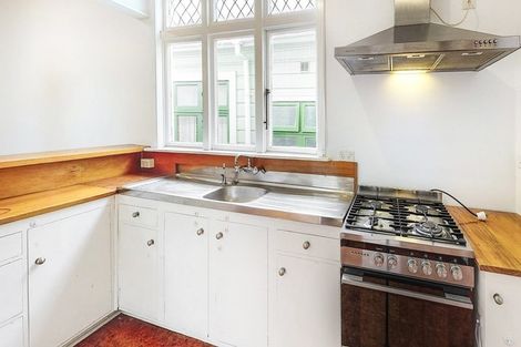 Photo of property in 19 Princess Terrace, Newtown, Wellington, 6021