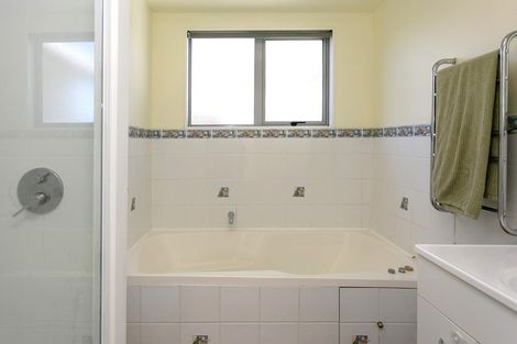 Photo of property in 24 Epping Place, Richmond Heights, Taupo, 3330