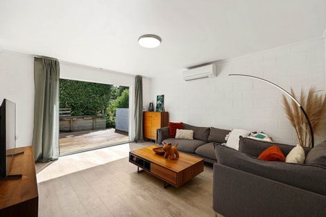 Photo of property in 3/52 Fruitvale Road, New Lynn, Auckland, 0600