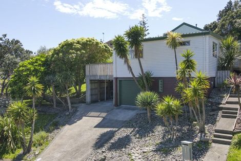 Photo of property in 1 The Spinney, Titahi Bay, Porirua, 5022