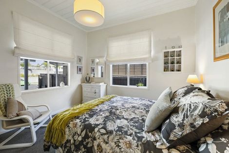 Photo of property in 249 Courtenay Street, Strandon, New Plymouth, 4312