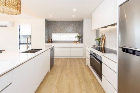 Photo of property in 2 Mccahon Drive, Rangiora, 7400