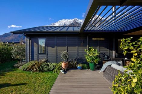 Photo of property in 6 Caithness Court, Jacks Point, Queenstown, 9371
