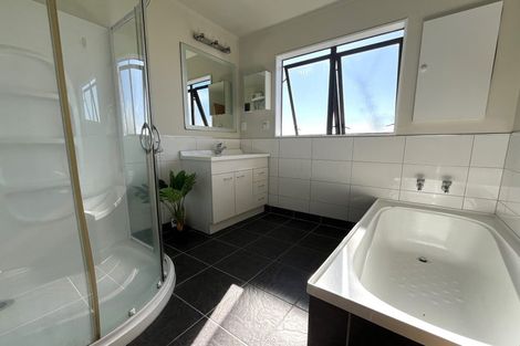 Photo of property in 8 Fillbridge Way, Karori, Wellington, 6012