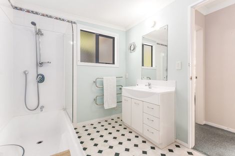 Photo of property in 295 Main Road, Tawa, Wellington, 5028