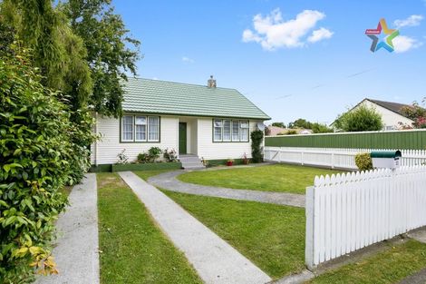 Photo of property in 32 Naenae Road, Naenae, Lower Hutt, 5011
