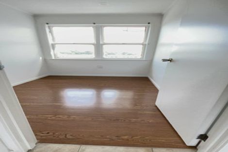 Photo of property in 372 Glenfield Road, Glenfield, Auckland, 0629