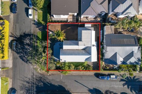 Photo of property in 2/68 Norwood Road, Bayswater, Auckland, 0622