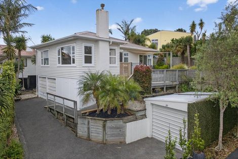 Photo of property in 29 Peter Terrace, Castor Bay, Auckland, 0620