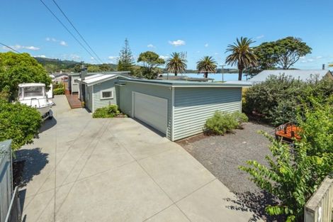 Photo of property in 3 Karaka Road, Kawakawa Bay, Papakura, 2585