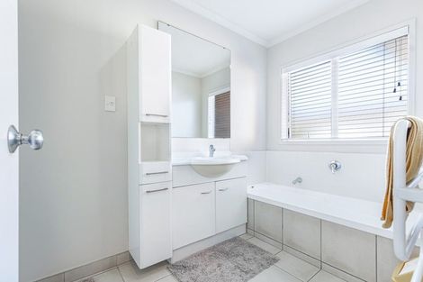 Photo of property in 25 Carrick Glen Avenue, Flat Bush, Auckland, 2019