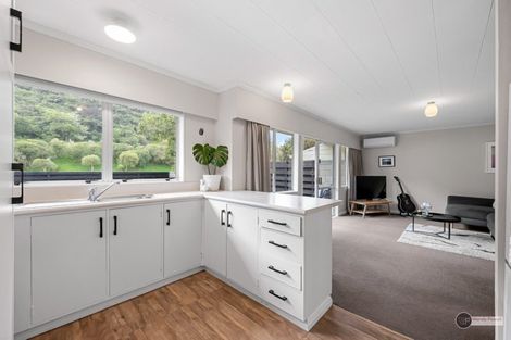 Photo of property in 1/27 Larchmont Grove, Totara Park, Upper Hutt, 5018