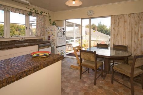 Photo of property in 278 Glenfield Road, Glenfield, Auckland, 0629