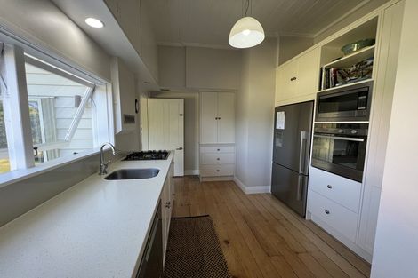 Photo of property in 11 Ocean View Road, Milford, Auckland, 0620