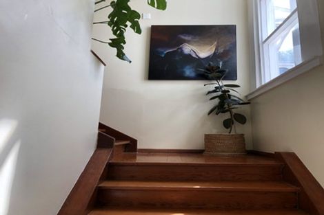 Photo of property in 36 Evans Bay Parade, Roseneath, Wellington, 6021